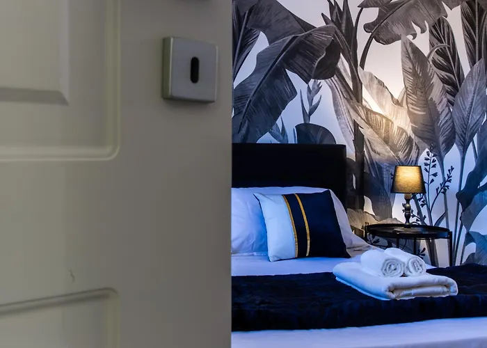 Tropical Boutique - * Gallipoli